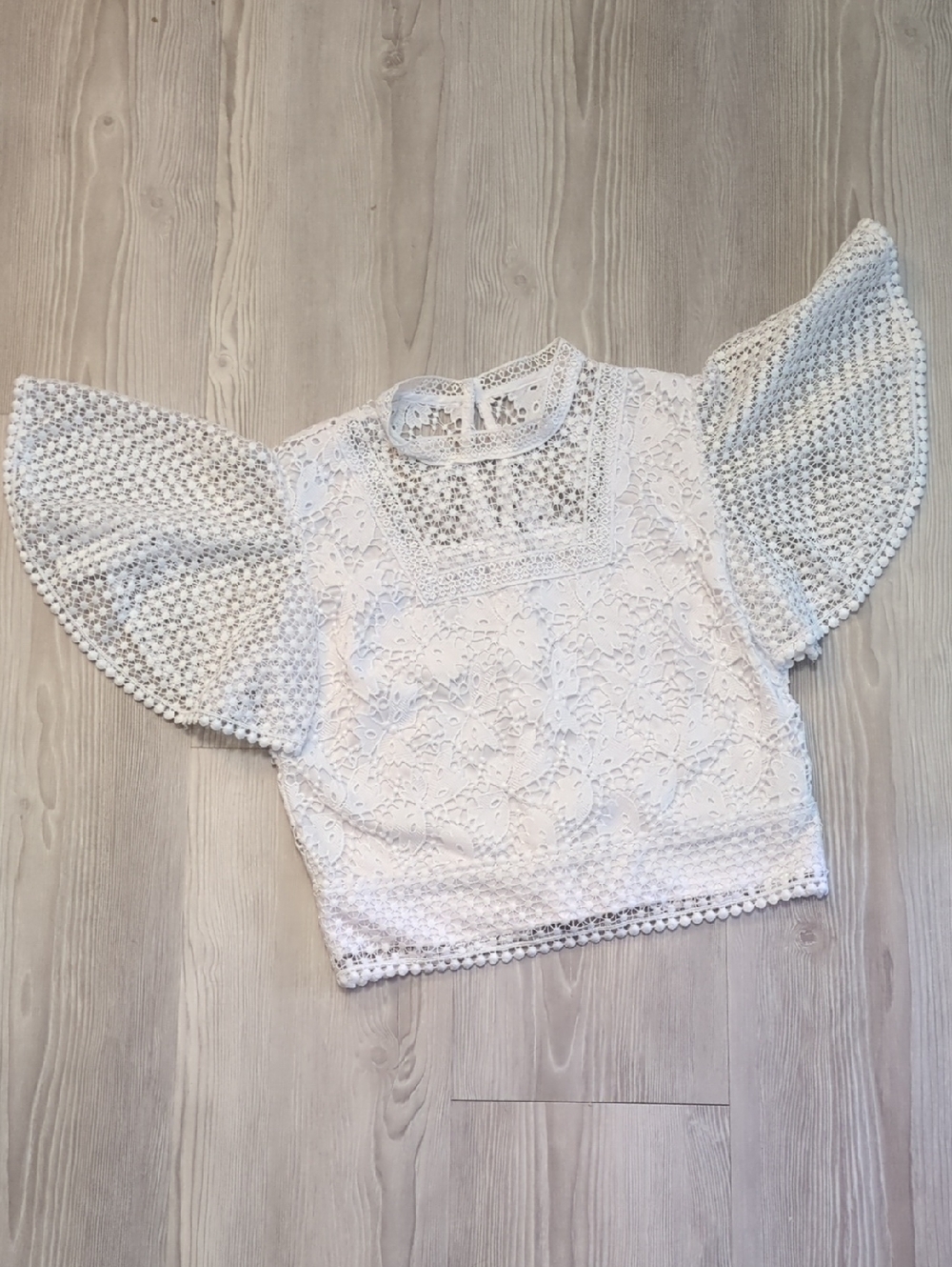 Lace Flutter Crop Top White Size S Button Closure On Back Chic Wish Dreamy Girly